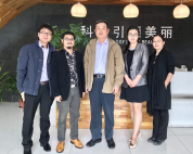 中國香料香精化妝品工業(yè)協(xié)會領(lǐng)導(dǎo)蒞臨棟方股份參觀